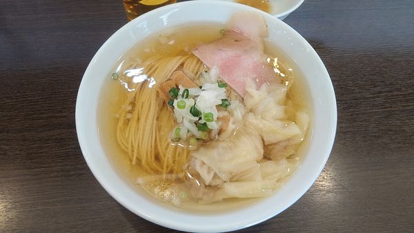 「ワンタン塩そば¥950+牡蠣の和えそば¥350+赤星+550」@中華そばイデタの写真