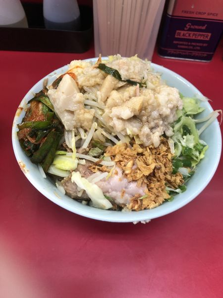 「小豚ねぎ汁なし、全マシ、ショウガ、ニラだれ、ニンニクW」@ラーメン二郎 中山駅前店の写真