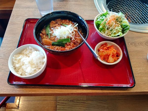 「カルビラーメンランチ(並盛)825円」@焼肉ぷるぷるホルモン 元総社本店の写真