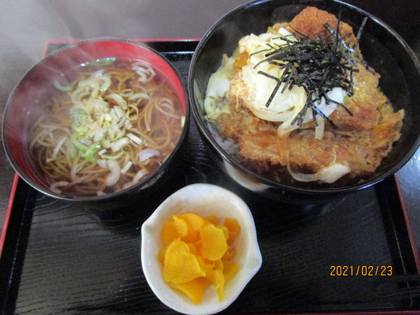 「そばとかつ丼のset 650円」@そば・うどん たぬきの写真