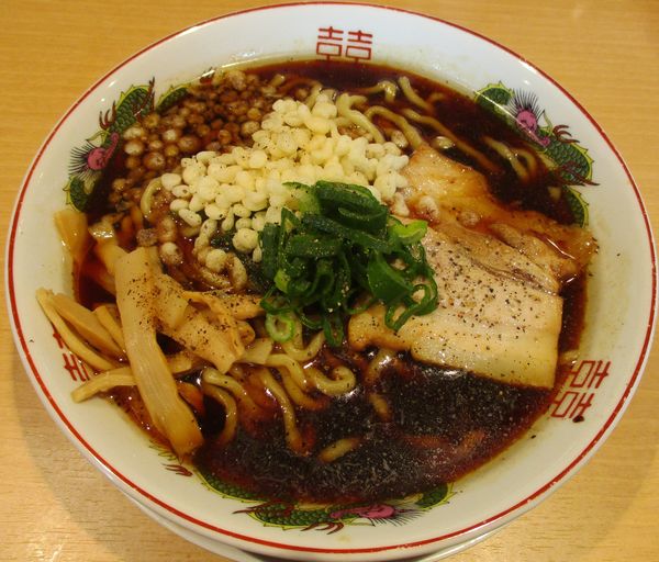 「ブラック中華そば　800円」@塩つけ麺 灯花の写真