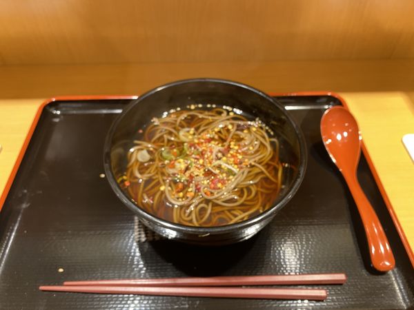 「かけそば270円」@よもだそば 新宿西口店の写真