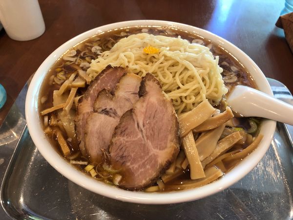 「ラーメン特大（カタメ、カラカラ、カメリア、上澄）」@煮干しだし醤油ラーメン 桂の写真