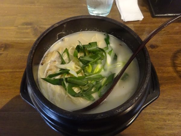 「あさりラーメン（白）」@ホルモンらーめん 8910 白寿 北新地店の写真