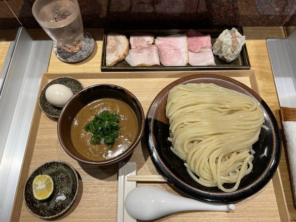 「つけめん大+特選全部乗せ+塩とスダチ+比内地鶏半熟味玉」@中華蕎麦 とみ田の写真