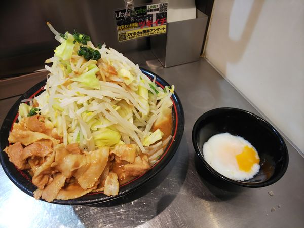 「みそラーメン(ドカ盛)と温泉玉子トッピング」@麺創研 紅 府中の写真