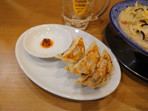 「焼餃子3ヶ200円＋白ちゃんぽん（中）780円 他」@じげもんちゃんぽん 所沢トコトコスクエア店の写真