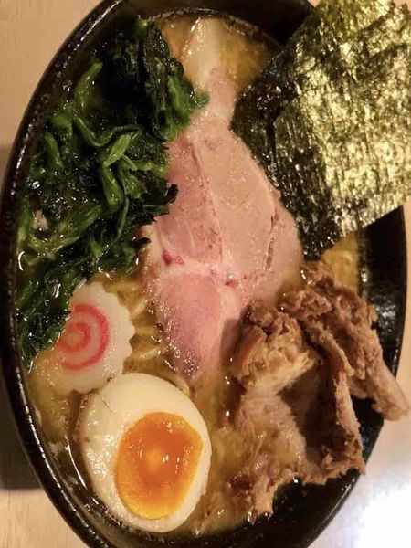 「ラーメン(はじっこチャーシュートッピング)」@LCMEN 庵の写真
