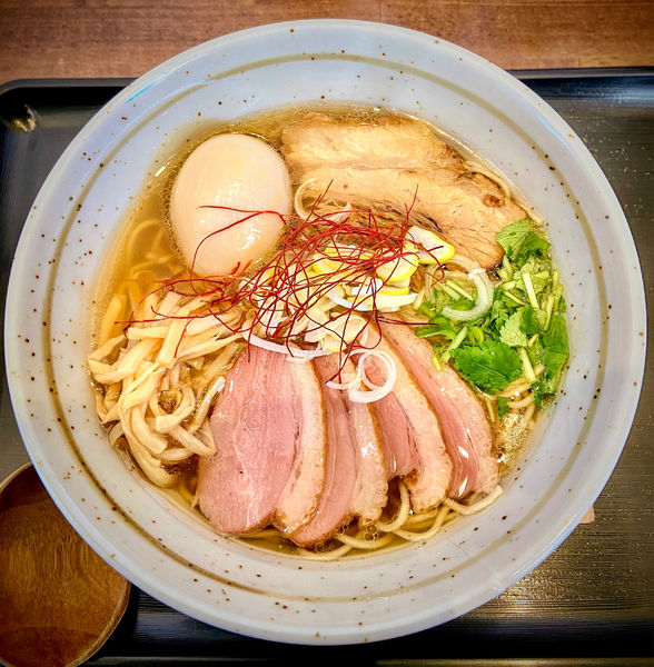 「鴨出汁 黒 + 特製トッピング」@麺屋 葵の写真