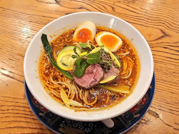 「【限定】仔羊のらーめん 酸味のアクセント＋くん玉、など」@海老丸らーめんの写真