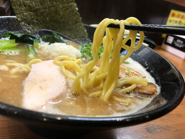 「鶏白湯らーめん　800円」@三代目麺処 「まるは」極 船橋店の写真