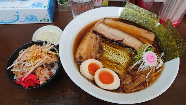 「煮干そば 730円 + 賄いチャーシュー丼 280円」@麺屋こうきの写真