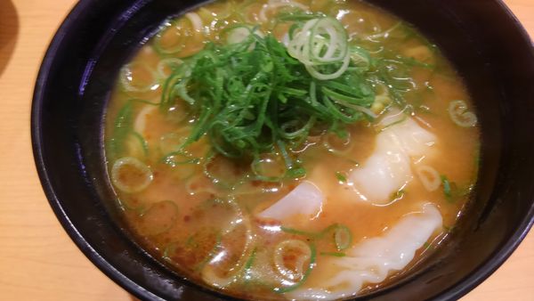 「濃厚えび味噌ワンタンメン」@スシロー 金沢八景店の写真