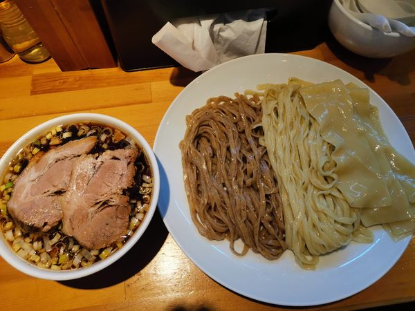 「焙煎2色つけ麺チャーシュー＋凄平麺」@らぁめん りきどうの写真