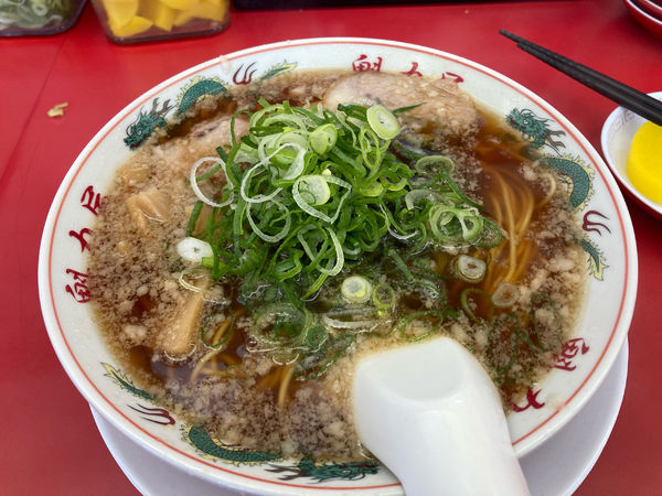 「特製醤油ラーメン（税込み715円）」@ラーメン魁力屋 霧が丘店の写真