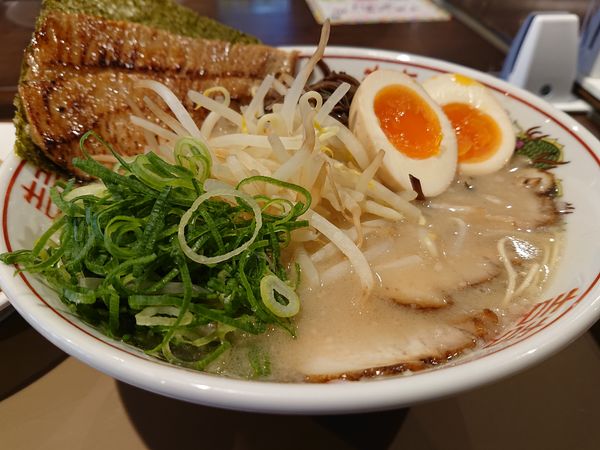 「全部のせラーメン」@博多だるまJAPAN イオンモール幕張新都心店の写真