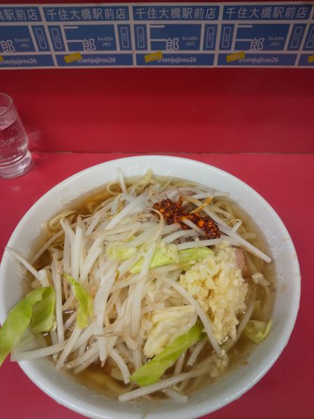 「小ラーメン750円(ニンニク・ラー油)」@ラーメン二郎 千住大橋駅前店の写真