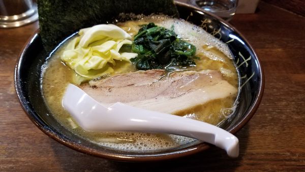 「豚骨醤油らあめん　中」@らあめん 寸八 総本店の写真