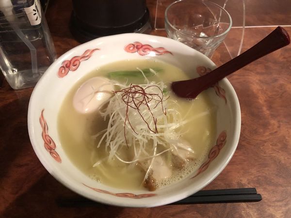 「鷄白湯ラーメン玉子入り」@麺・酒処 ぶらりの写真