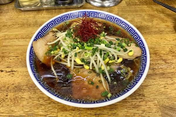 「【限定】吊るし焼豚と燻製叉焼 Wチャーシュー 醤油version」@中華蕎麦 丸め 東久留米店の写真