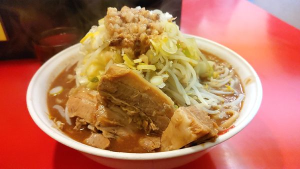 「大らーめん（野菜アブラねぎ）￥８８０」@豚ラーメン 板橋駅前店の写真
