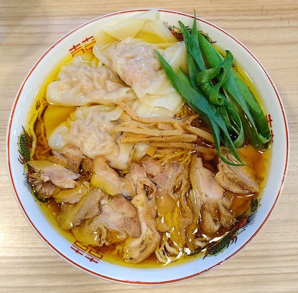 「醤油ワンタン＋替玉 極細バリカタ麺」@くじら食堂bazar 三鷹店の写真