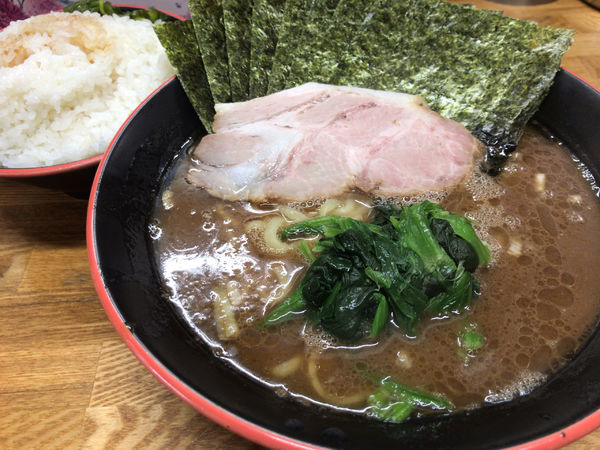 「ラーメン+のり増し+無料ライス(やわらかめ、ふつう、おおめ)」@麺家 紫極の写真
