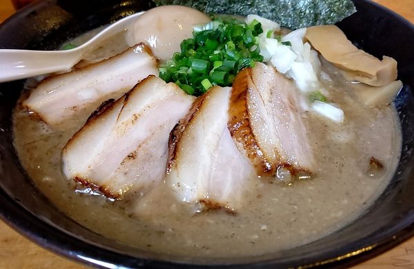 「塩そば 特製」@つけ麺 弥七の写真