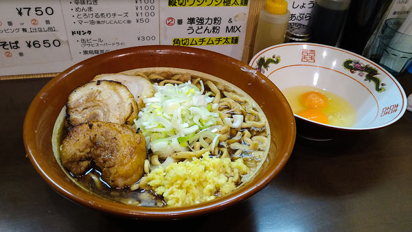 「限定/豚魚らーめん+大盛りW+生たまごW+豚増し」@自家製麺 まさきの写真