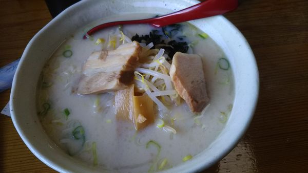 「豚骨ラーメン 700円」@中華料理 濃河の写真