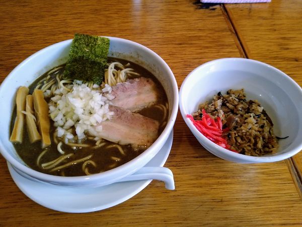 「煮干そば (大) 600円 メンマ(CP) ミニ炊込ご飯」@煮干そば とみ田の写真