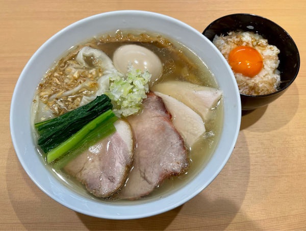「塩特製らぁ麺＋名古屋コーチン玉子かけご飯」@らぁ麺 すぎ本の写真