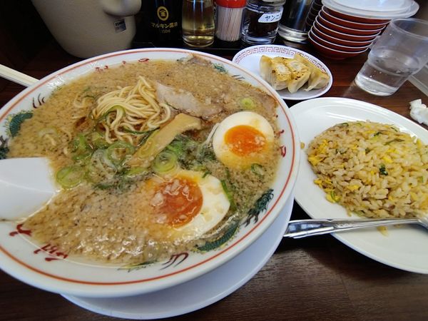 「特製醤油味玉ラーメン(¥750税別)＋焼きめし餃子セット」@京都北白川 ラーメン魁力屋 茂原店の写真