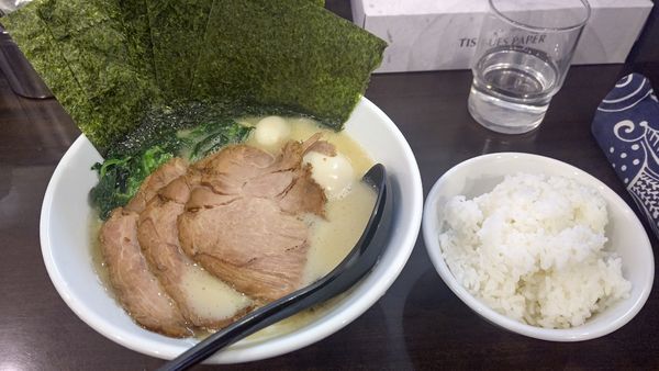 「西輝特製塩+ライス」@ラーメン 西輝家の写真