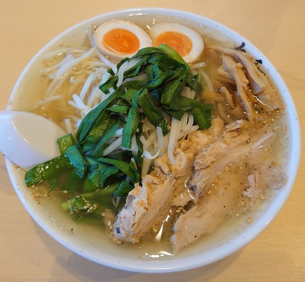 「味玉塩ラーメン+ニラもやし(1000円)」@佐野青竹手打ちラーメン 大和の写真