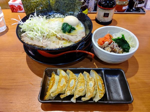 「全部のせラーメン(並盛・130g)1,100円＋明太高菜ご飯」@横浜家系ラーメン 矢中家の写真
