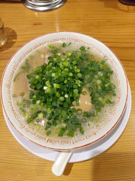 「博多チャーシュー+ネギ増し+煮たまご+替え玉  ｷｸﾗｹﾞ抜き」@博多屋台の写真