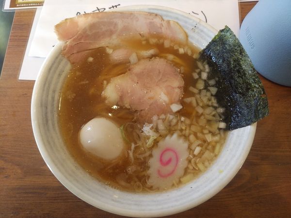 「中華そば(魚介)+味玉 ﾒﾝﾏ抜き」@麺通 幹づ記の写真