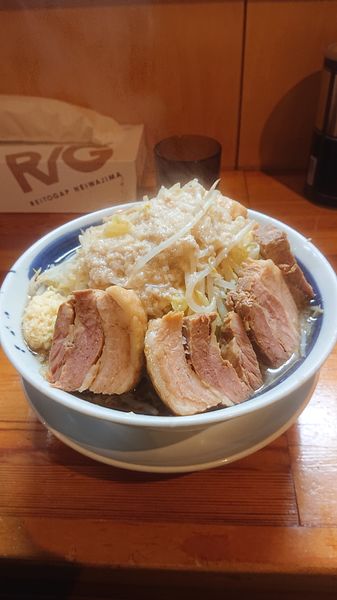 「豚ラーメン  麺大盛  野菜マシ  ニンニク  油」@連の写真