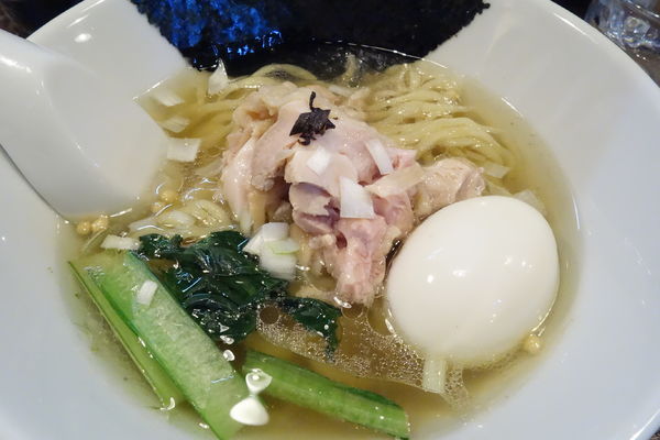 「昆布の塩らー麺 味玉入」@昆布の塩らー麺専門店 MANNISHの写真