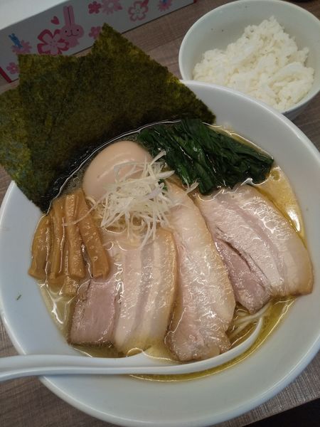 「海の塩中華そばSP1050円ライス(小)80円」@東大和ラーメン大冬樹Season2の写真