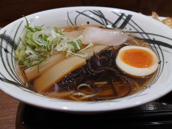 「あごだしラーメン(餃子5個セット)」@餃子・ラーメン館 浜名湖そだちの写真