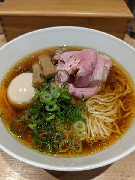 「鶏醤油そば＋チャーシュー＋味玉」@中華そば つるやの写真