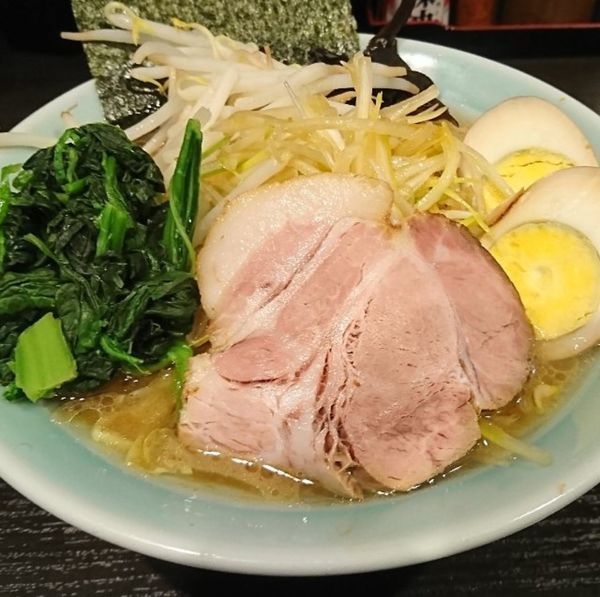 「ネギラーメン ほうれん草 煮玉子」@横浜ラーメン 増田家 西船橋店の写真