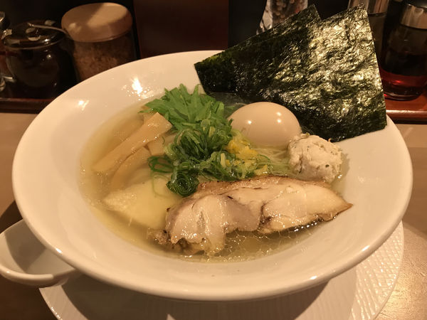 「キリン一番搾り 中瓶 → 特製あっさり鶏そば」@鶏そば かぐら屋 西新宿店の写真