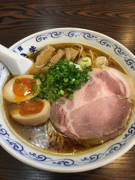 「熟成中華そば+味玉」@二葉 上荻店の写真