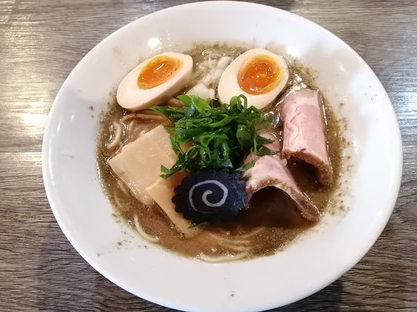 「コイニボメン＋味玉」@ニボシラァメン コハクの写真