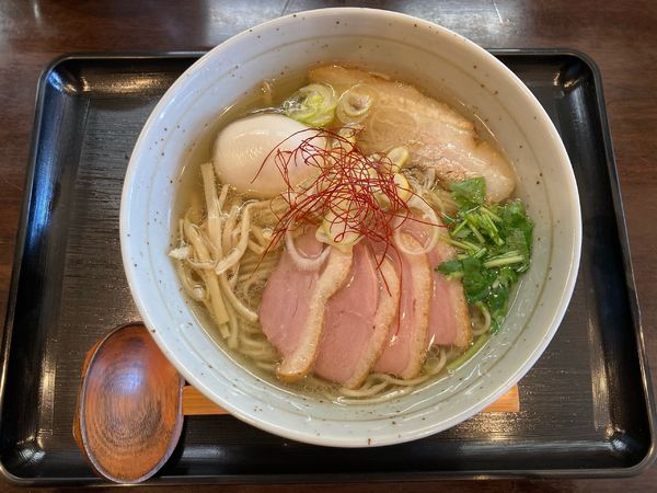 「ラーメン　鴨出し汁　白　＋特製トッピング」@麺屋 葵の写真