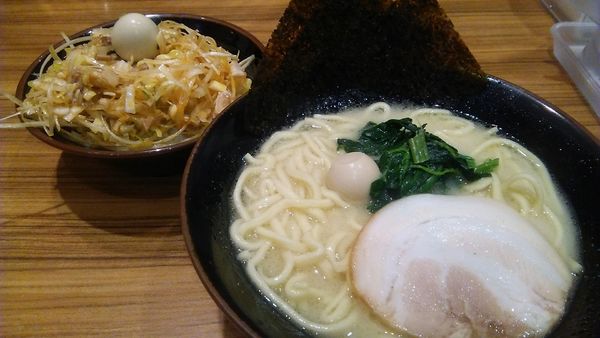 「塩ラーメン 740円＋ねぎチャ丼 260円」@横浜家系ラーメン 壱角家 市川南口店の写真