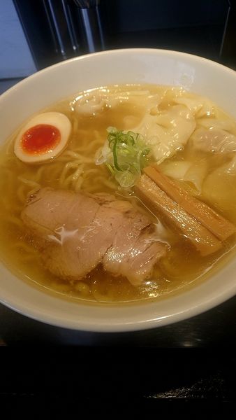 「塩ワンタンめん(900円税込)」@自家製麺 らあめん吟の写真